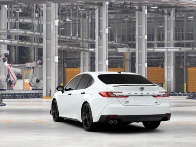 2026 Toyota Camry - Photo 9