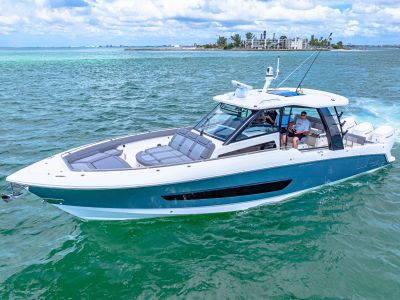 2025 Boston Whaler 420 Outrage - Photo 3