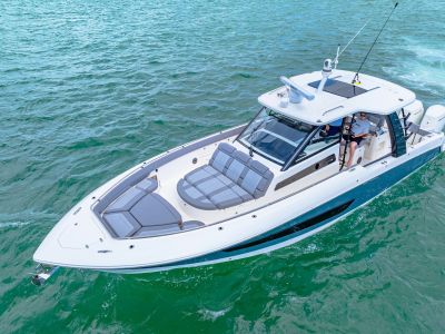 2025 Boston Whaler 420 Outrage - Photo 4