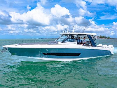2025 Boston Whaler 420 Outrage - Photo 2