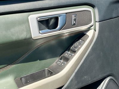 2022 Ford Explorer — photo 18 view