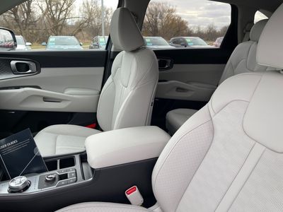 2026 Kia Sorento Hybrid — photo 9 view