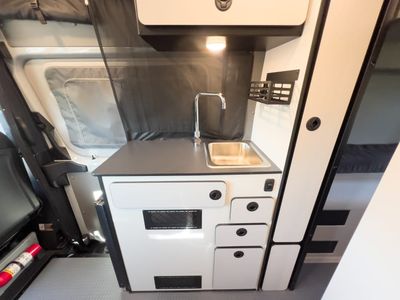 2026 Winnebago REVEL SPORT — photo 7 view