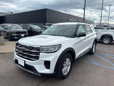 2025 Ford Explorer Active in Oxford White — front three-quarter view