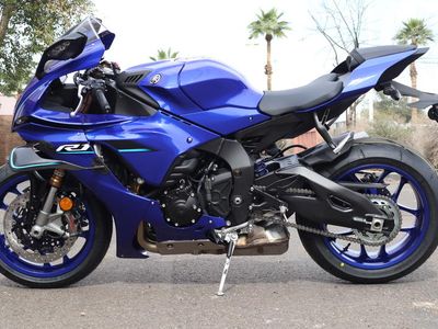 2026 Yamaha YZF-R1 - Photo 3