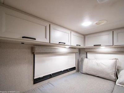 2027 Thor Motor Coach Magnitude Grand - Photo 33