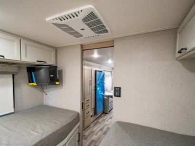 2027 Thor Motor Coach Magnitude Grand - Photo 34