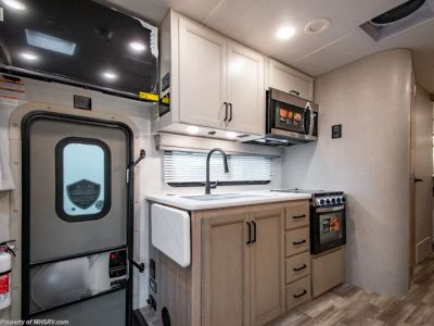 2027 Thor Motor Coach Magnitude Grand - Photo 13