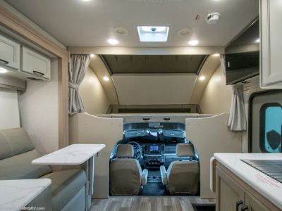 2027 Thor Motor Coach Magnitude Grand - Photo 3