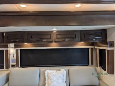 2024 Newmar Dutch Star — photo 37 view