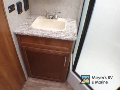 2017 Prime Time RV Avenger - Photo 36