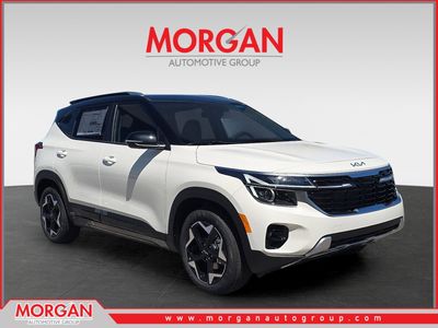 2026 Kia Seltos S in Clear White/Black Roof — front three-quarter view