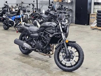 2025 Kawasaki Eliminator® ABS — front three-quarter view