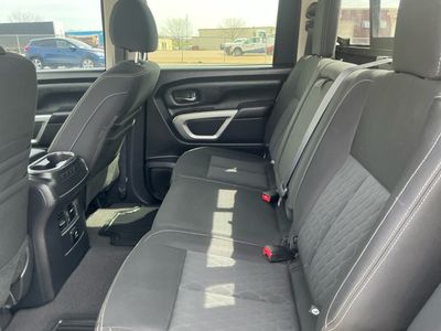 2017 Nissan Titan - Photo 17