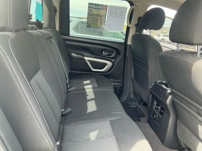 2017 Nissan Titan - Photo 18