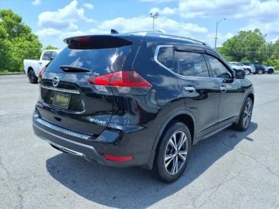 2019 Nissan Rogue — detail view