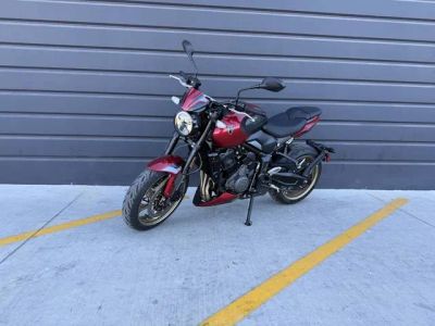 2026 Triumph Trident 800 Carnival red — front three-quarter view