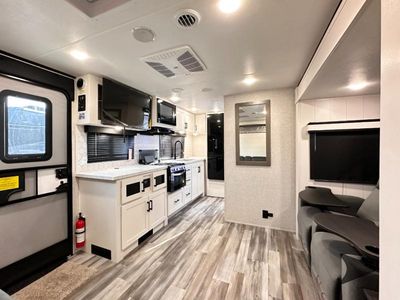 2025 Jayco Jay Feather — photo 22 view