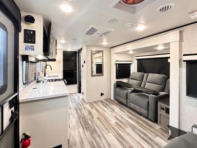 2025 Jayco Jay Feather — photo 20 view