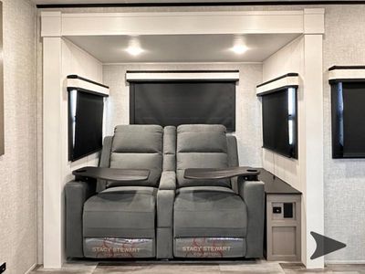 2025 Jayco Jay Feather — photo 37 view