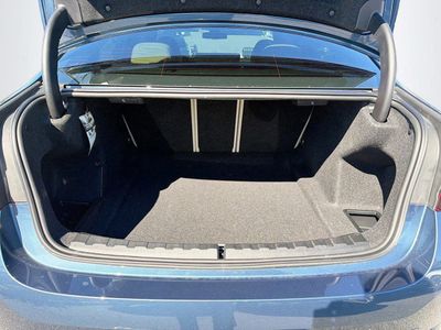 2025 BMW 3 Series — photo 12 view