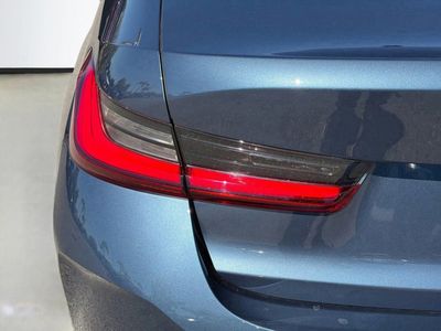 2025 BMW 3 Series — photo 10 view