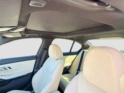 2025 BMW 3 Series — photo 27 view
