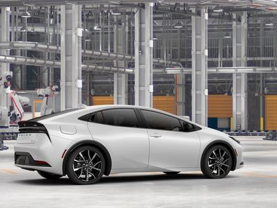 2026 Toyota Prius Plug-in Hybrid — photo 13 view