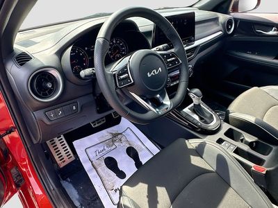 2024 Kia Forte — photo 9 view