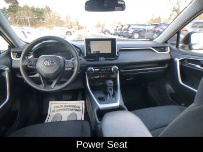 2025 Toyota RAV4 XLE - Photo 14
