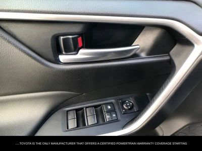 2025 Toyota RAV4 XLE - Photo 16