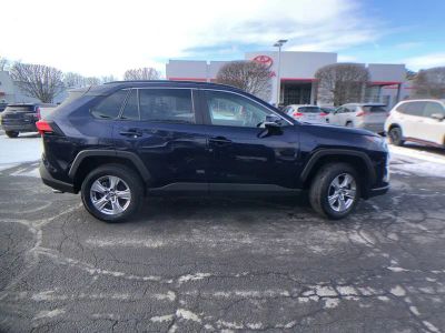 2025 Toyota RAV4 XLE - Photo 3
