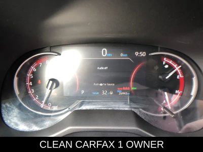 2025 Toyota RAV4 XLE - Photo 19