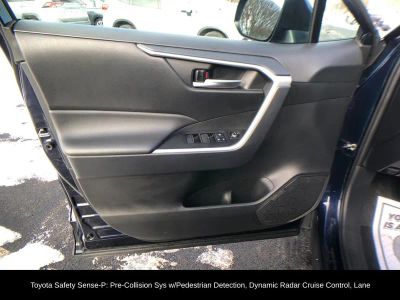 2025 Toyota RAV4 XLE - Photo 15