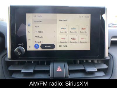2025 Toyota RAV4 XLE - Photo 21