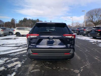 2025 Toyota RAV4 XLE - Photo 5
