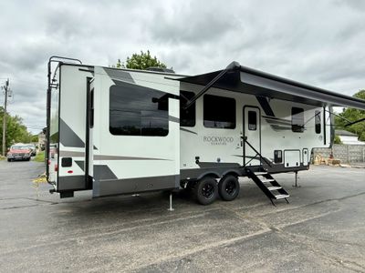 2025 Forest River Rockwood Signature — photo 10 view
