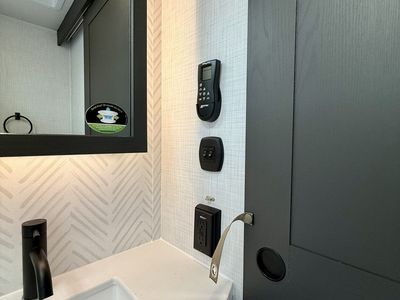 2025 Forest River Rockwood Signature — photo 50 view