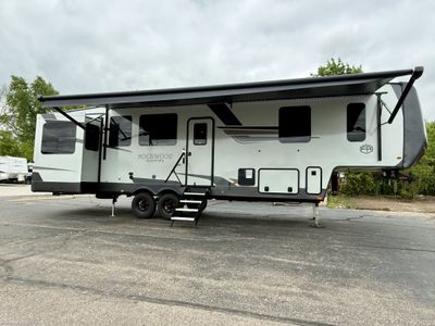 2025 Forest River Rockwood Signature — photo 9 view