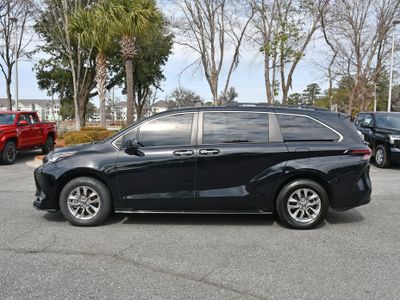 2023 Toyota Sienna - Photo 2