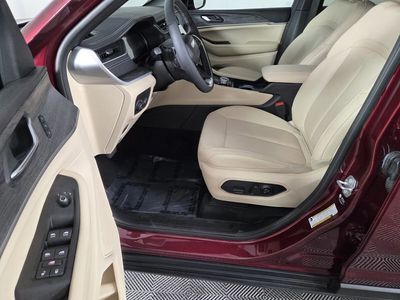 2025 Jeep Grand Cherokee — photo 12 view