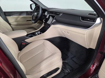 2025 Jeep Grand Cherokee — photo 37 view