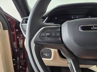 2025 Jeep Grand Cherokee — photo 16 view