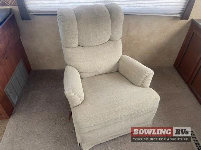 2011 Eagle Super Lite 318RLS — photo 14 view