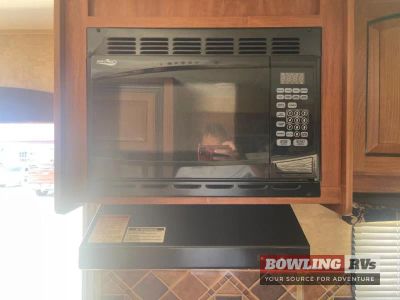 2011 Eagle Super Lite 318RLS — photo 18 view