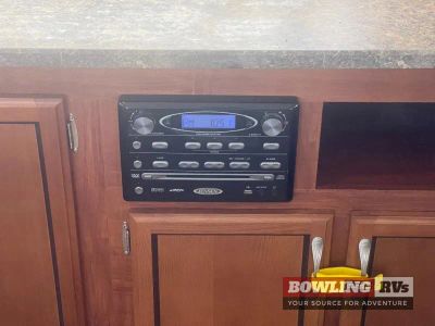 2011 Eagle Super Lite 318RLS — photo 12 view