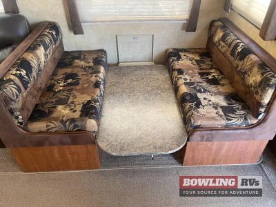 2011 Eagle Super Lite 318RLS — photo 9 view