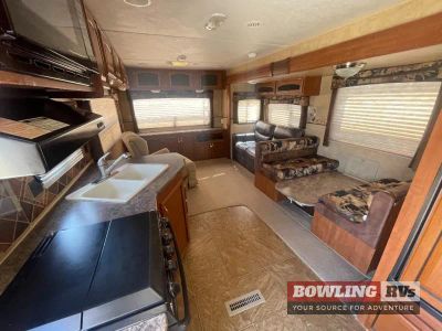 2011 Eagle Super Lite 318RLS — photo 7 view
