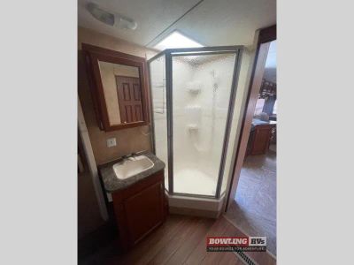 2011 Eagle Super Lite 318RLS — photo 20 view