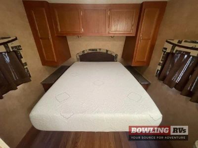 2011 Eagle Super Lite 318RLS — photo 22 view